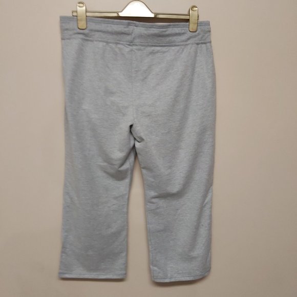 NWOT Hanes Women's Soft French Terry Capri Pants - Picture 6 of 10